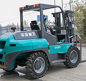 高配叉車(chē)|合力叉車(chē)